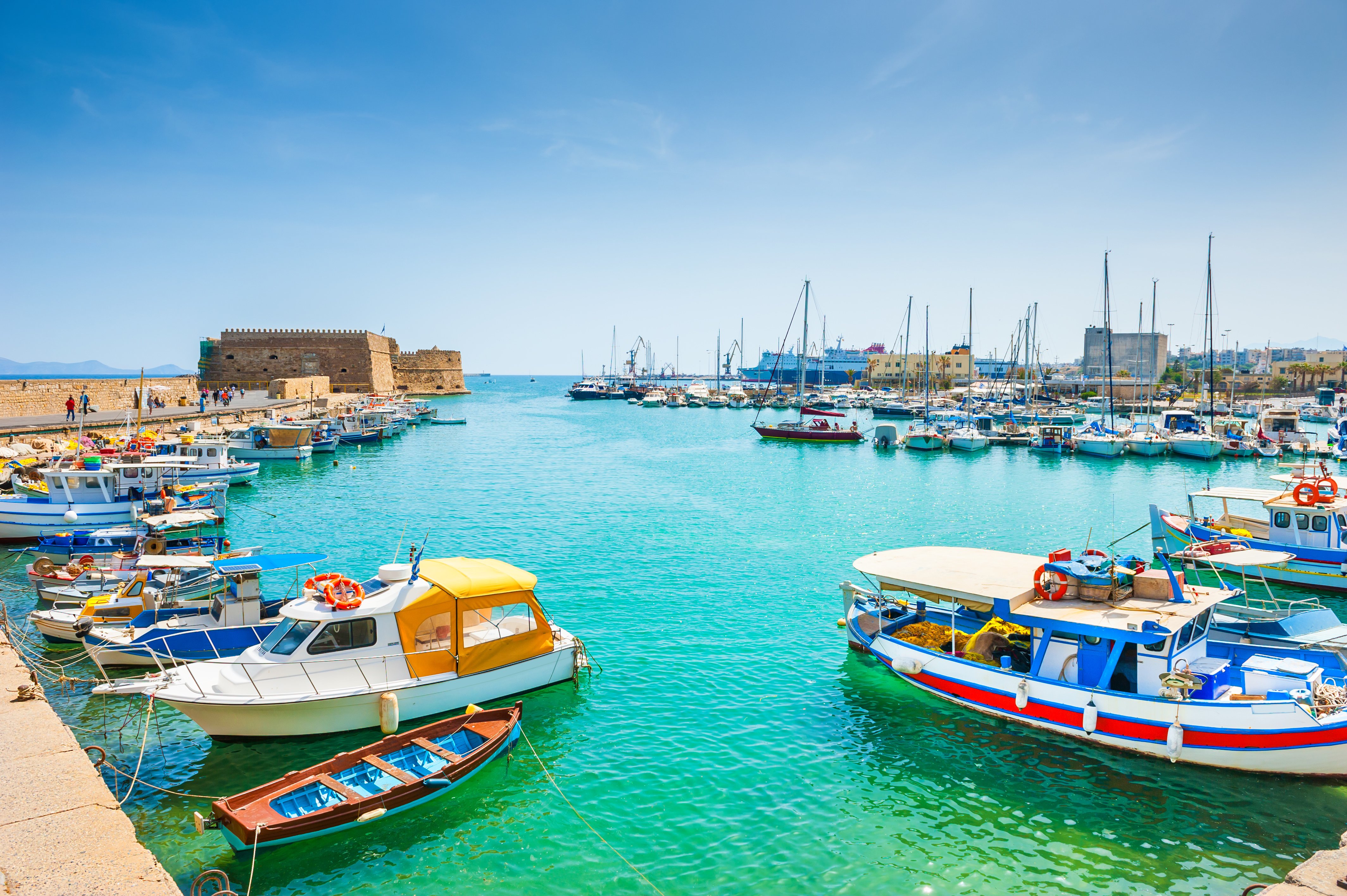 heraklion-harbour-boats-crete